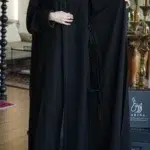 عباية ملكي مفتوحة بطبقة داخلية مع ربطة جانبية