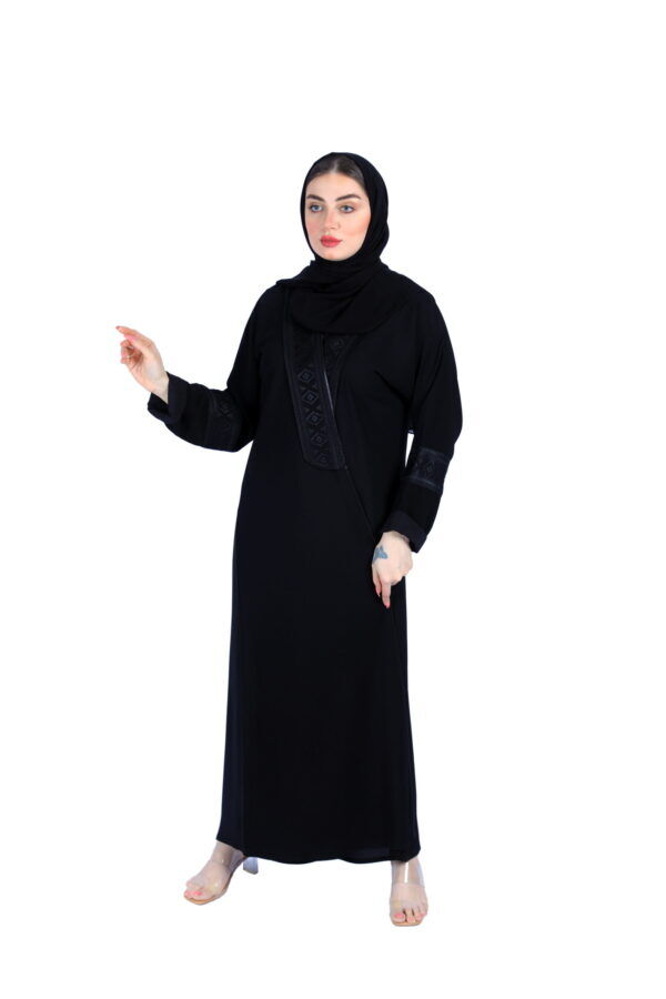 ⁦عبايه موديل كلاسيك مع تطريز⁩ - الصورة ⁦5⁩