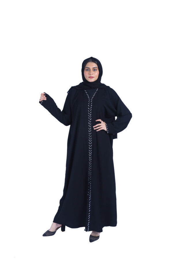 ⁦عبايه زهرة بشك من امام محدد بأبيض⁩ - الصورة ⁦2⁩