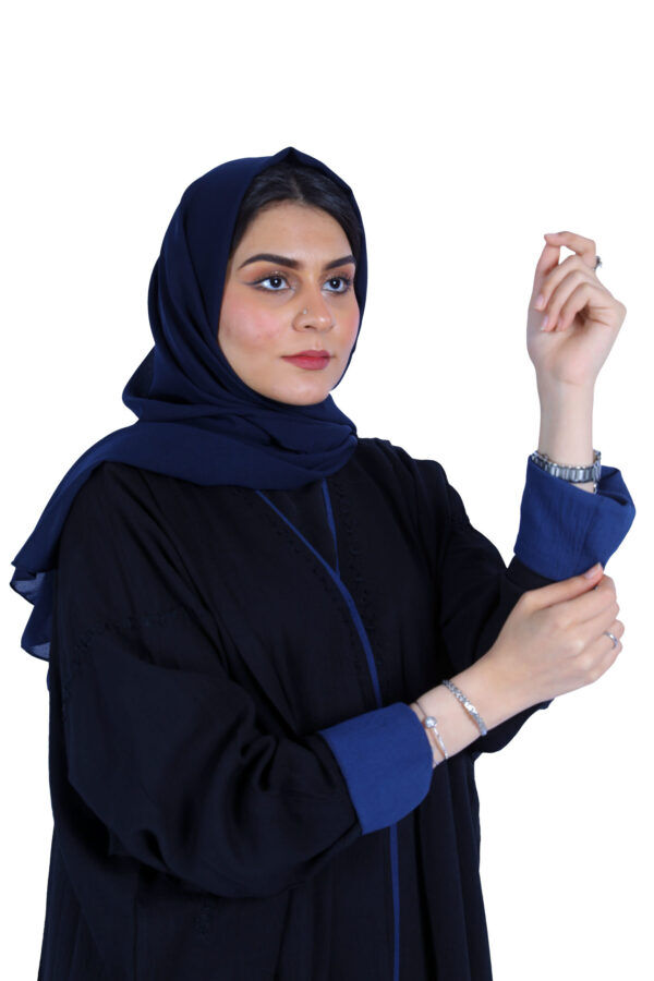 ⁦عبايه بقصة اماراتي بتطريز شك مخفي مميز⁩ - الصورة ⁦3⁩