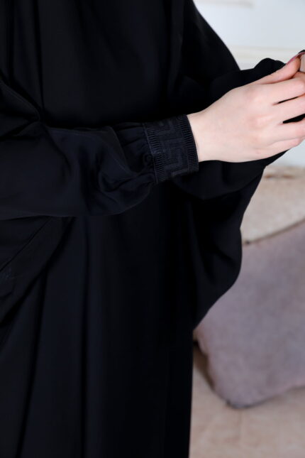 عباية راس مشلح بأكمام مطاط مشجر