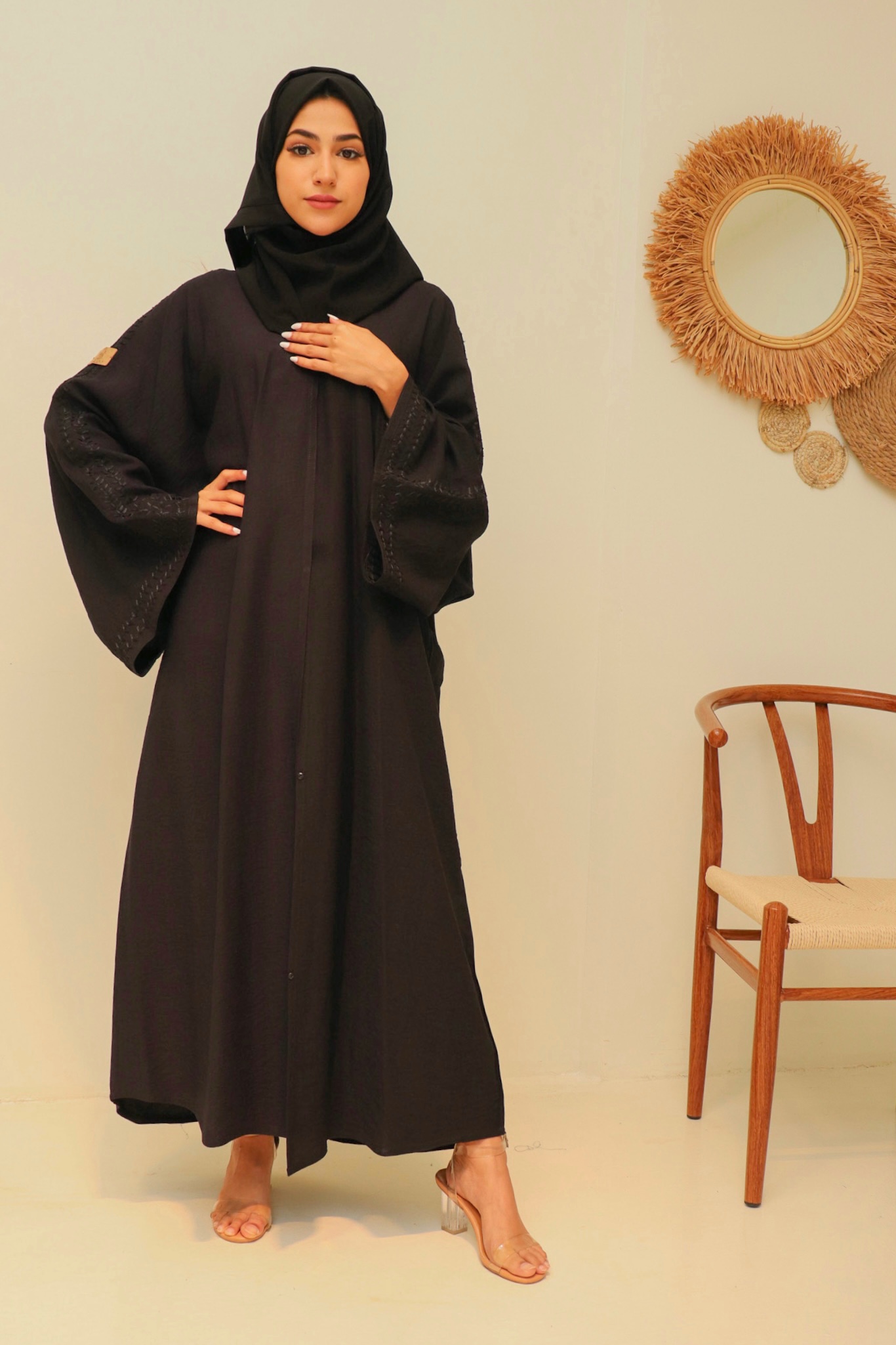 IMG_8451.jpg عبايه بقصة اماراتي أسود - الصورة 1