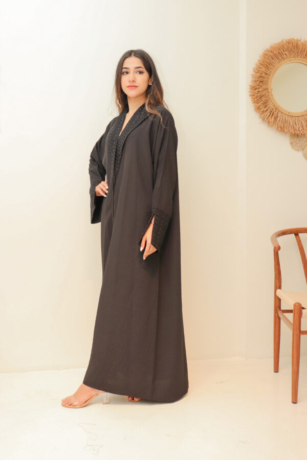 ⁦عبايه بليزر كريب لنن اسود⁩ - الصورة ⁦3⁩