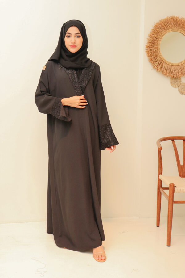 ⁦عبايه بليزر كريب لنن اسود⁩ - الصورة ⁦2⁩