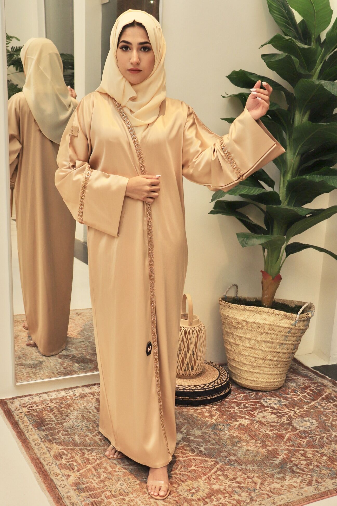 IMG_8536.jpg عبايه الجازار الطبيعي بيج - الصورة 1