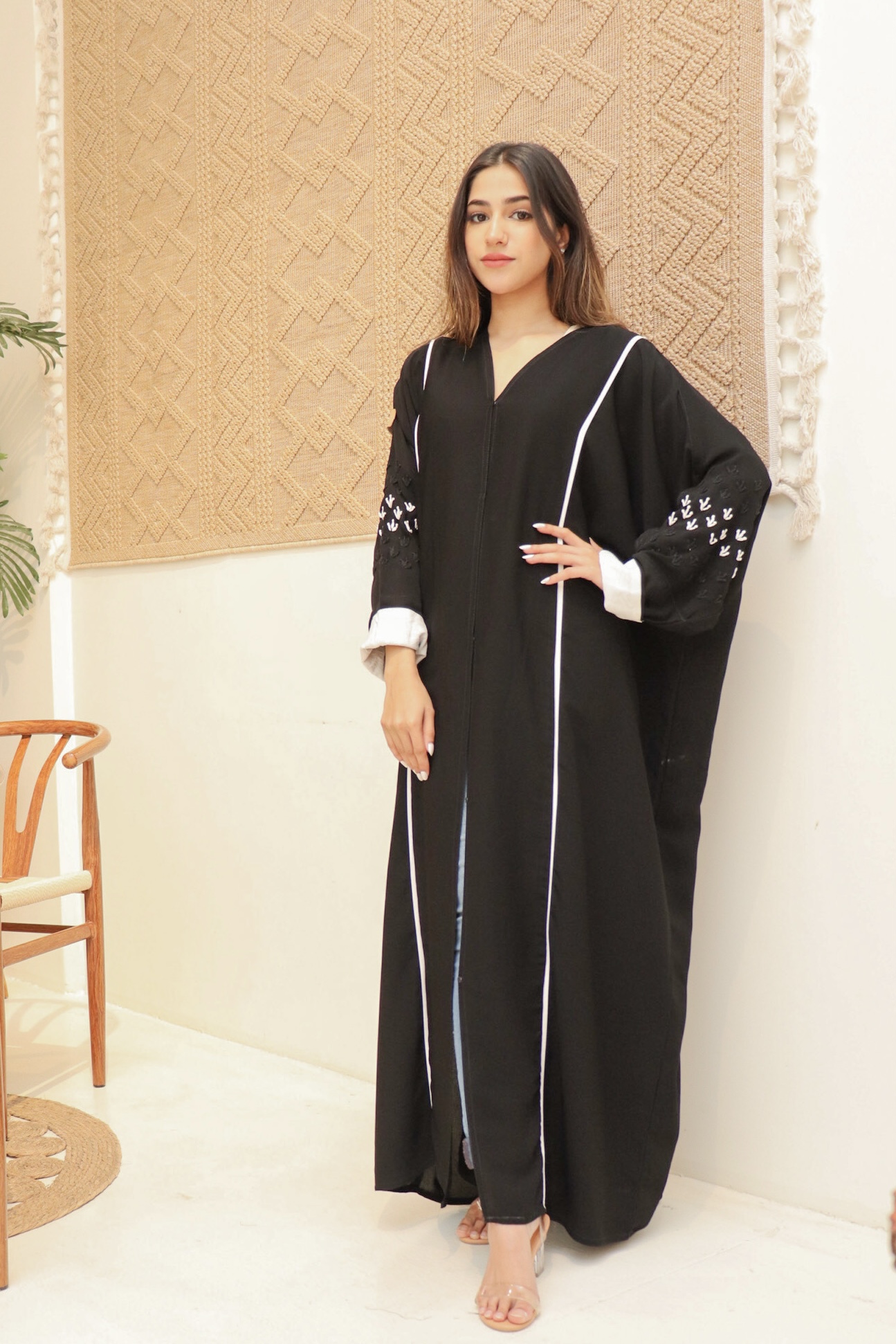 IMG_8670.jpg عبايه بقصة كم اماراتي - الصورة 1