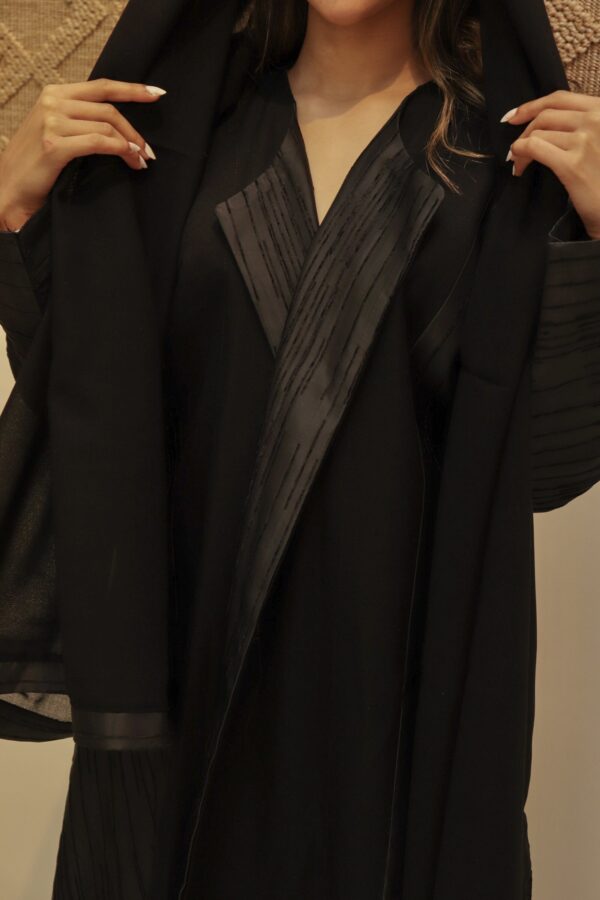 ⁦عبايه كتان بتدخل قماش مخطط من الاجناب⁩ - الصورة ⁦3⁩