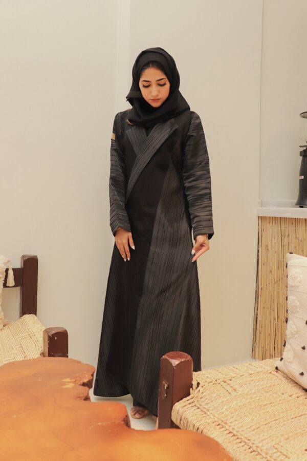⁦عبايه كتان بتدخل قماش مخطط من الاجناب⁩ - الصورة ⁦4⁩