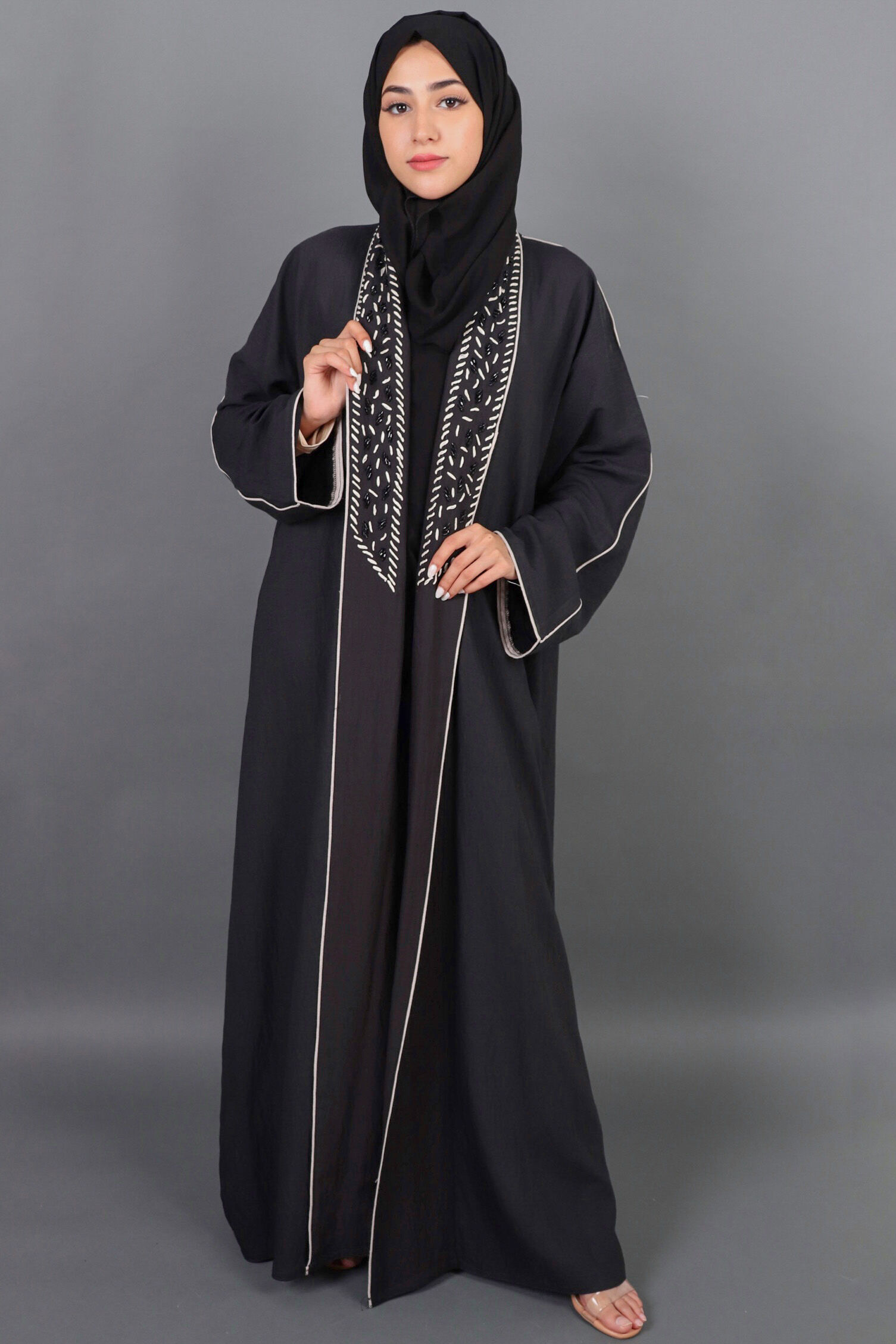 IMG_8791.jpg عبايه كريب بتطريز شك من امام سندس - الصورة 1