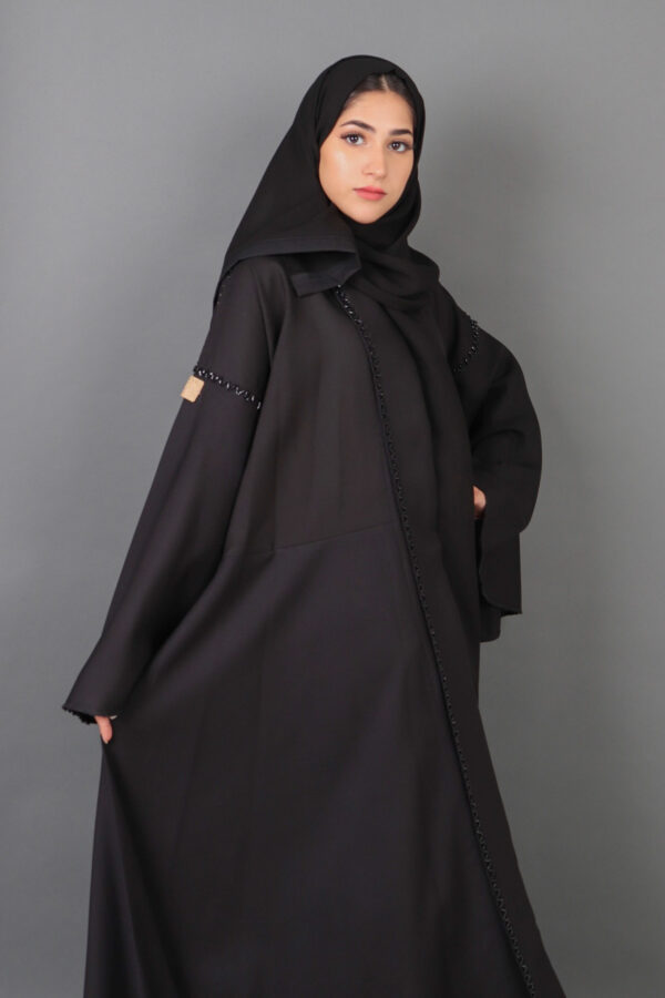 ⁦عبايه كلوش منسوجة من قماش كريب - مينى ميت بشك⁩ - الصورة ⁦4⁩