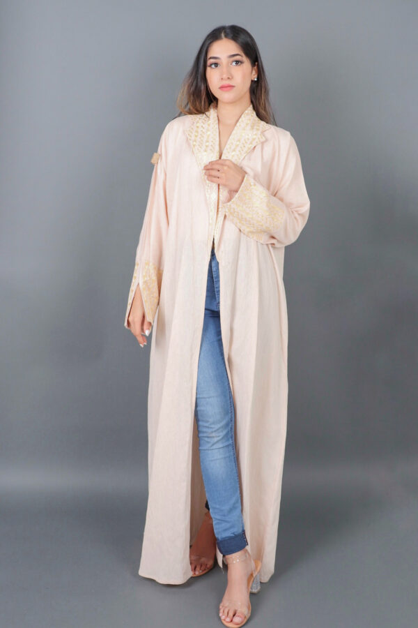 ⁦عبايه بليزر كريب بيج بياقة⁩ - الصورة ⁦4⁩