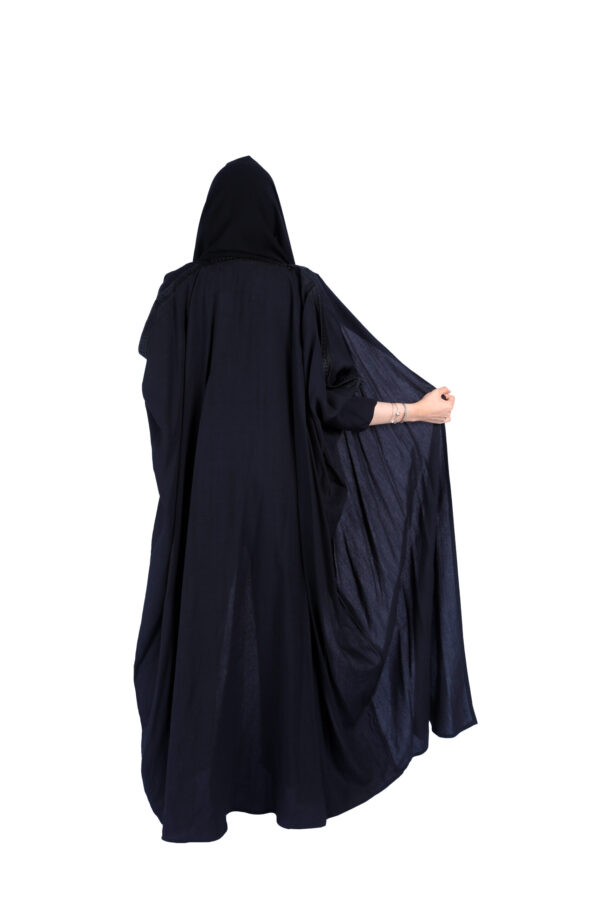 ⁦عبايه قطريه بتطريز شك اسود مخفى من امام⁩ - الصورة ⁦5⁩