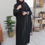 عباية بطبقة داخلية مع ربطة جانبية بكم جلد مفتوحة