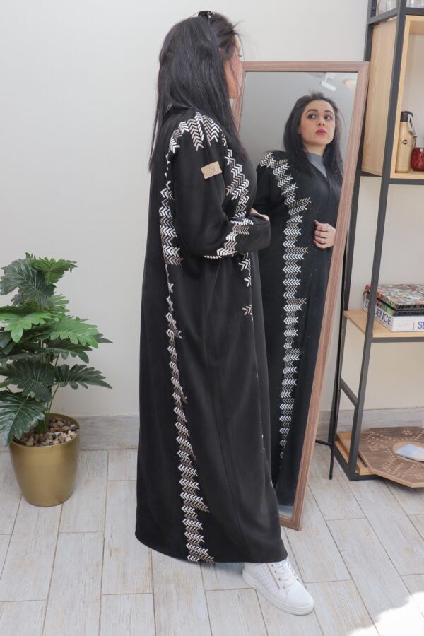 ⁦عبايه شمواه شتوي تطريز لون⁩ - الصورة ⁦2⁩