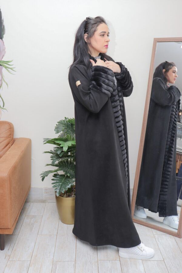 ⁦عباية فروه شتوي اسود 2224⁩ - الصورة ⁦7⁩