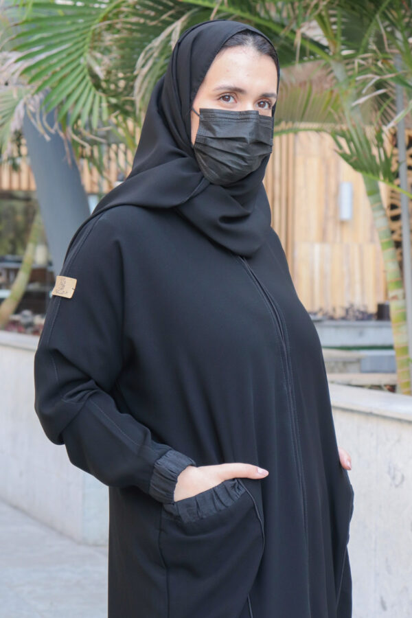 ⁦‎عباية كريب ملكي بجيوب أمامية و أكمام مطاط⁩ - الصورة ⁦5⁩