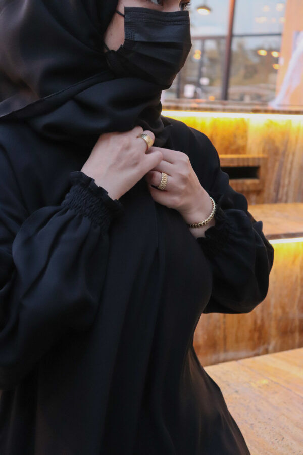 ⁦عبايه مغلقه و باكمام مطاط ابره⁩ - الصورة ⁦4⁩