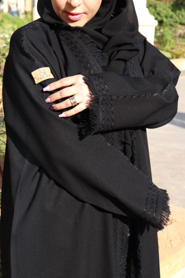 ⁦عبايه مزينه بارى مبتكره من امام⁩ - الصورة ⁦2⁩