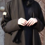 عباية اماراتي بخيوط مبتكره بلون الكحلي