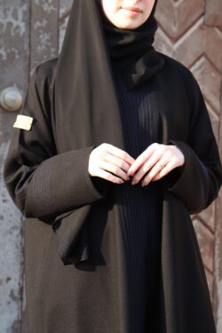 عباية اماراتي بخيوط مبتكره بلون الكحلي