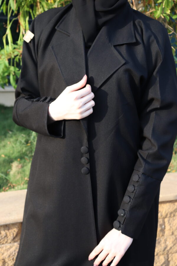 ⁦عبايه مفتوحة بطبقة داخلية مع ربطة جانبية بلياقه⁩ - الصورة ⁦9⁩
