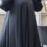 عبايه كلوش مطرزه بخيوط مخفي كحلي