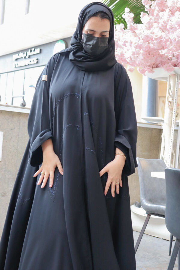 ⁦عبايه كلوش مطرزه بخيوط مخفي كحلي⁩ - الصورة ⁦5⁩
