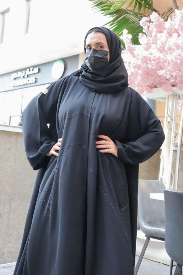 ⁦عبايه كلوش مطرزه بخيوط مخفي كحلي⁩ - الصورة ⁦2⁩