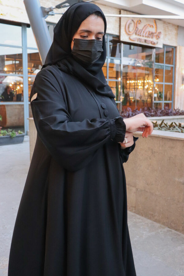 ⁦‎عبايه مغلقة بكسرة كلوش بجيوب مخفى وكم مطاط⁩ - الصورة ⁦6⁩