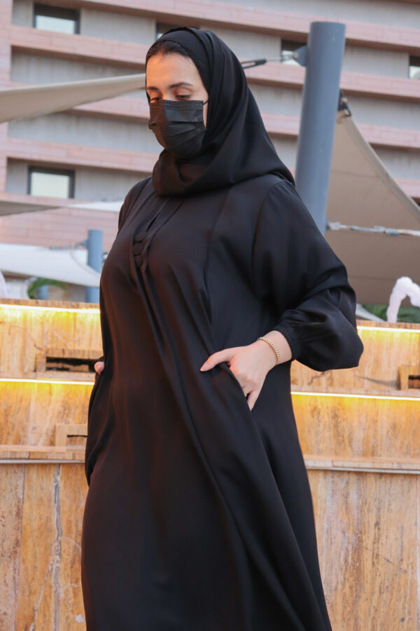 ⁦عباية مقفل بلاك بيري بكسرة كلوش بجيوب امامى واكمام مطاط مميزه⁩ - الصورة ⁦6⁩