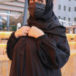 عباية مقفل بلاك بيري بكسرة كلوش بجيوب امامى واكمام مطاط مميزه