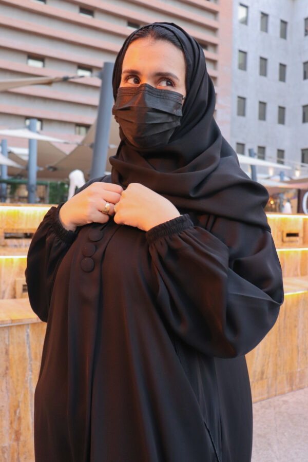 ⁦عباية مقفل بلاك بيري بكسرة كلوش بجيوب امامى واكمام مطاط مميزه⁩ - الصورة ⁦2⁩