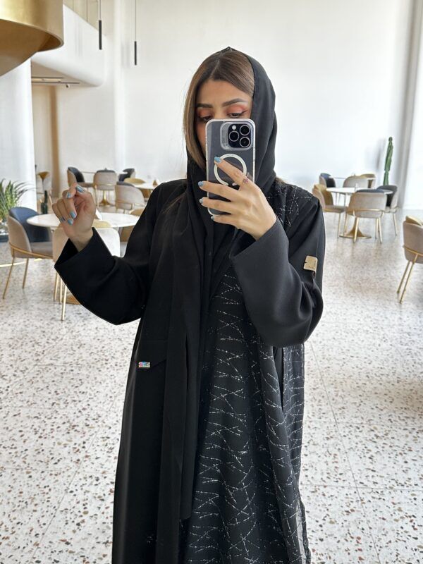 ⁦عبايه بليزر مندمجة بدانتيل من خلف وامام⁩ - الصورة ⁦3⁩