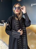 عبايه مزينه بتطريز مخفي بلون نحاس واسود من امام وكم