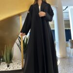 عبايه كلوش مزينه بفصوص على اطراف محدد