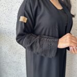 عبايه بشك سندس مزينه على اكمام بلون الاسود