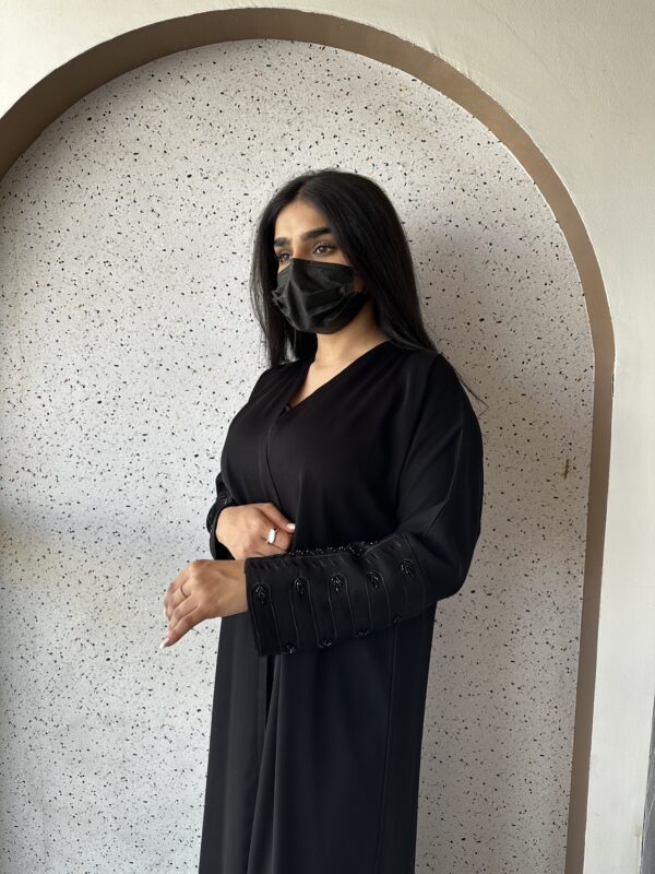 ⁦عبايه بشك سندس مزينه على اكمام بلون الاسود⁩ - الصورة ⁦10⁩