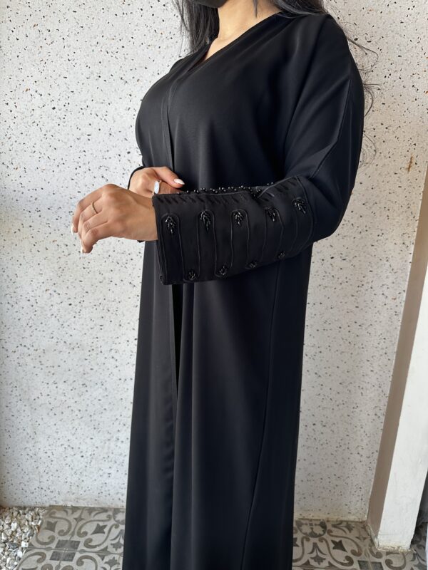 ⁦عبايه بشك سندس مزينه على اكمام بلون الاسود⁩ - الصورة ⁦11⁩