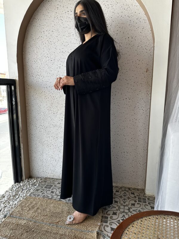 ⁦عبايه بشك سندس مزينه على اكمام بلون الاسود⁩ - الصورة ⁦13⁩