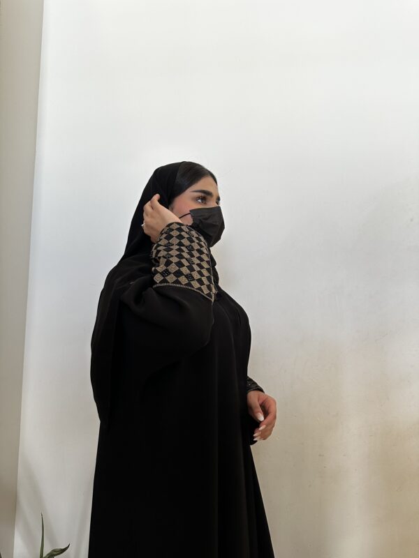 ⁦عبايه بشك زاهية على اكمام بلون النحاسي⁩ - الصورة ⁦10⁩