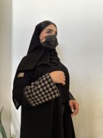 عبايه بشك زاهية على اكمام بلون النحاسي