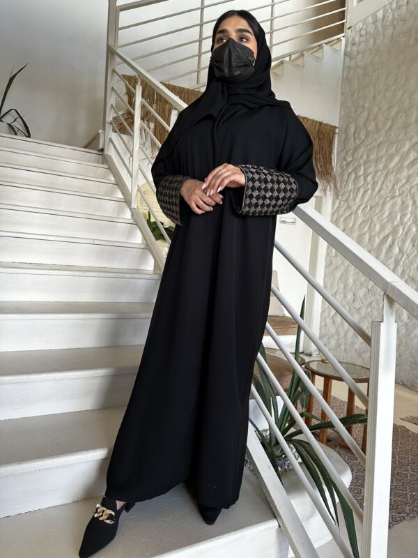 ⁦عبايه بشك زاهية على اكمام بلون النحاسي⁩ - الصورة ⁦4⁩