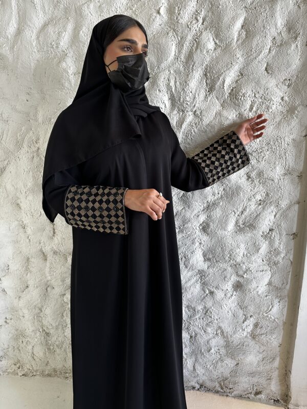 ⁦عبايه بشك زاهية على اكمام بلون النحاسي⁩ - الصورة ⁦3⁩