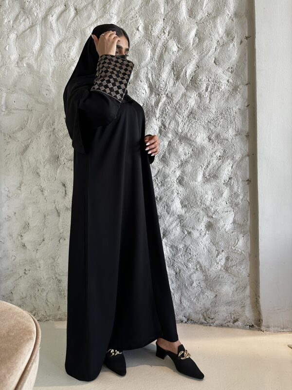 ⁦عبايه بشك زاهية على اكمام بلون النحاسي⁩ - الصورة ⁦2⁩