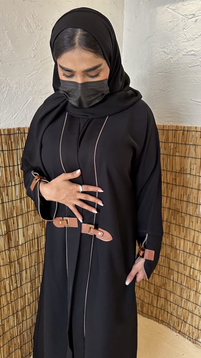 ⁦عبايه بجلد من امام اكمام بلون جملى⁩ - الصورة ⁦5⁩