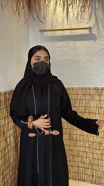 ⁦عبايه بجلد من امام اكمام بلون جملى⁩ - الصورة ⁦6⁩