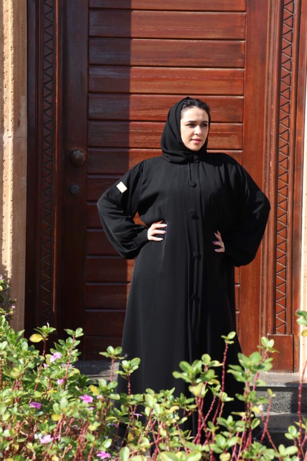 ⁦عباية كلوش مغلقة من الأمام مع جيوب⁩ - الصورة ⁦4⁩