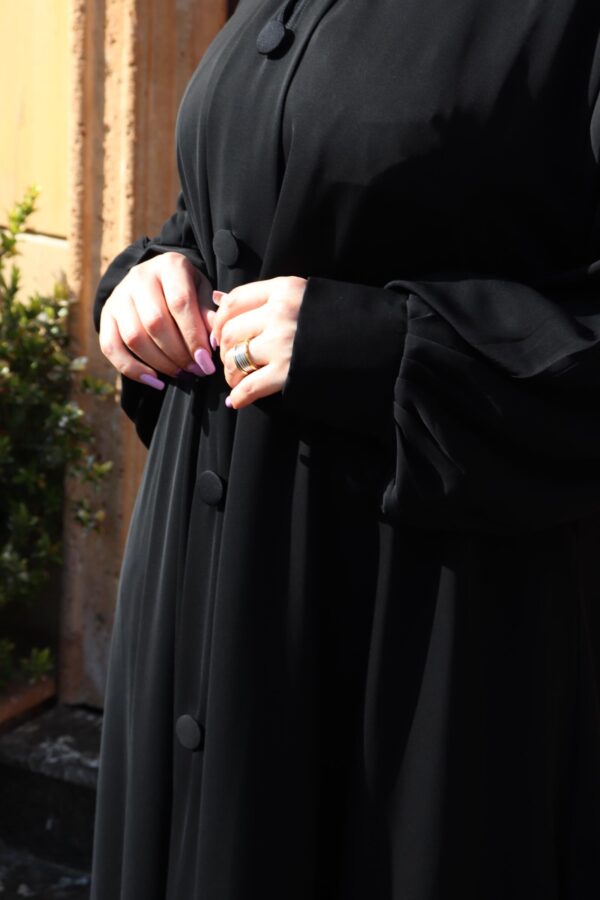 ⁦عباية كلوش مغلقة من الأمام مع جيوب⁩ - الصورة ⁦2⁩