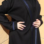 عباية منى ميد بتطريز خيوط مخفى بلون الكحلي