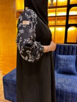 ⁦عبايه بليزر اماراتي مميز و اكمام مطرزه بالابيض⁩ - الصورة ⁦9⁩